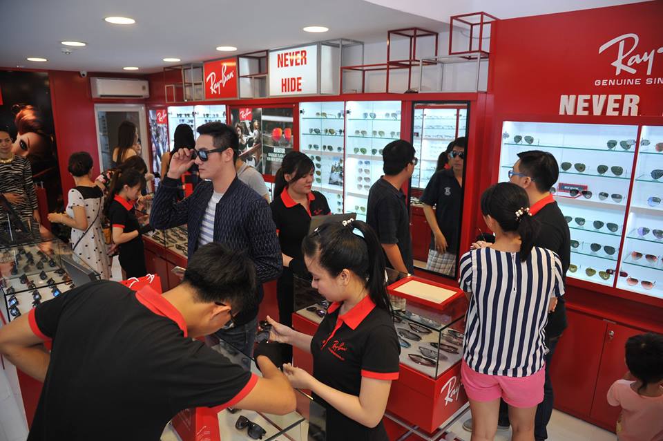 Eyewear STORE sở hữu hai Showroom kính mắt Ray-Ban lớn nhất Việt Nam
